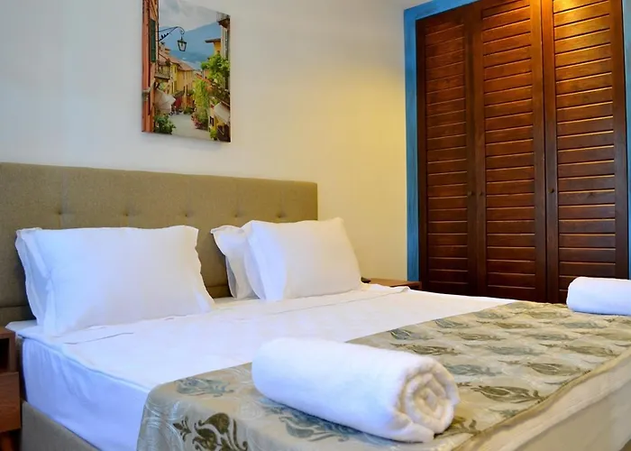 Lemon Garden Tuerkbuekue Szálloda *