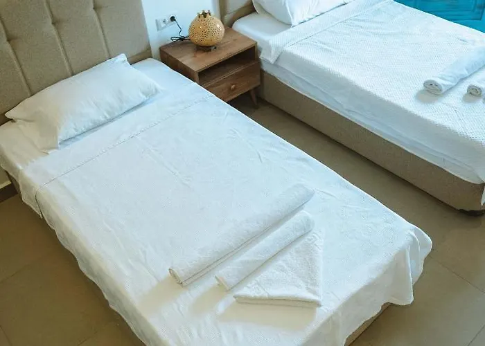 Lemon Garden Tuerkbuekue Szálloda *